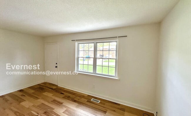 Building Photo - 3620 Missionaire Ave