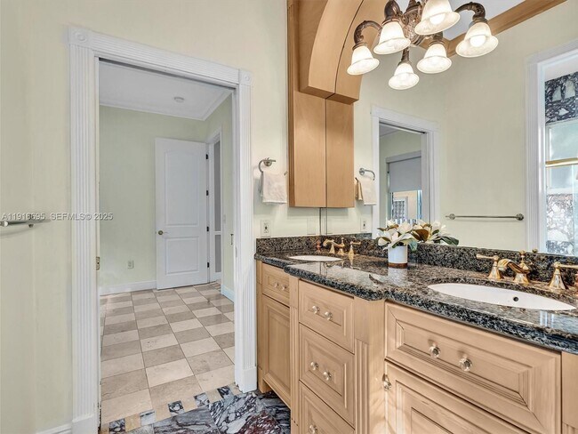 Building Photo - 922 Washington St