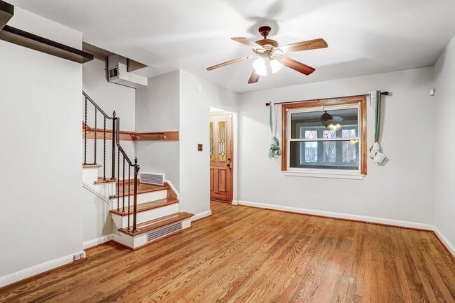 Building Photo - 3351 Clay St NE