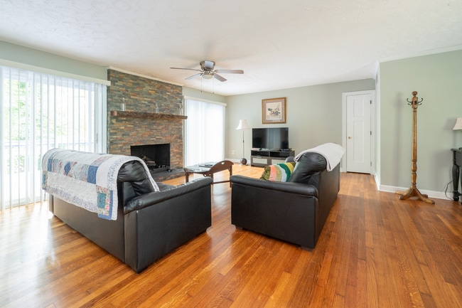 Building Photo - Long-Term/Mid-Term/Short-Term rental, Foxc...