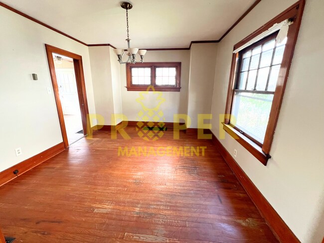 Building Photo - Amazing 3 bedroom / 1 bath house