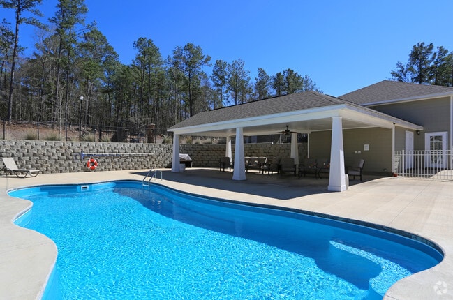 Summit Pointe Pool - Summit Pointe Apartments