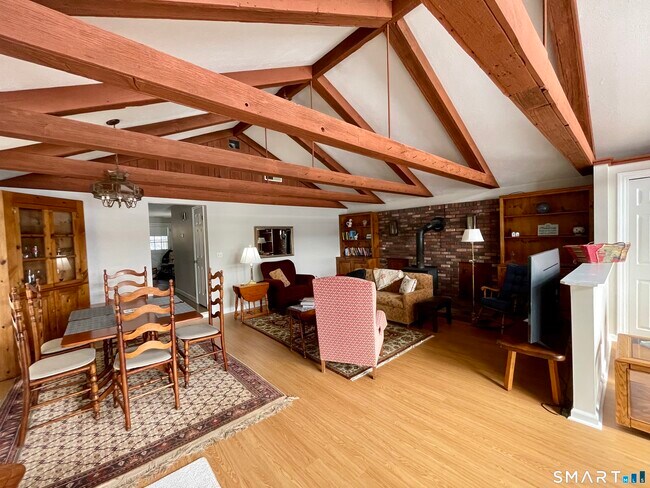 Building Photo - 203 Pine Hollow Rd