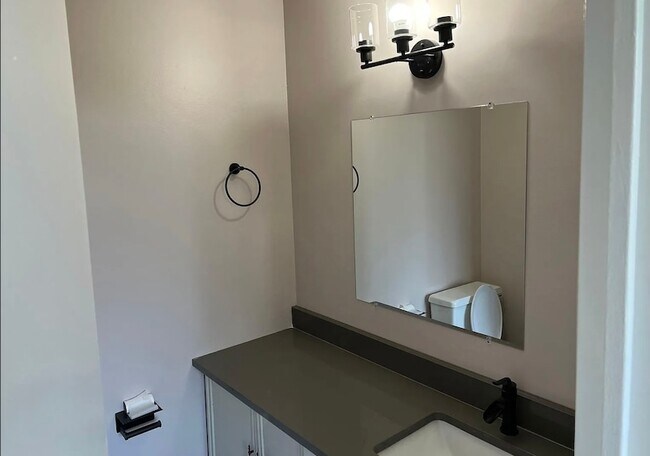 Building Photo - 2211 S Stewart Ave