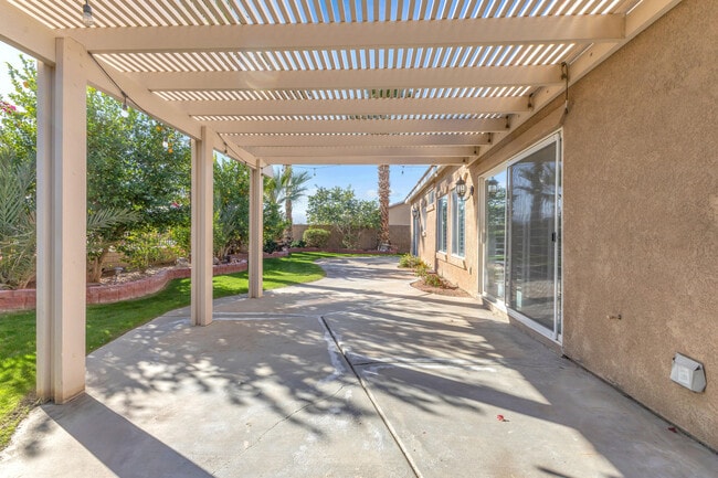 Building Photo - 83107 Greenbrier Dr