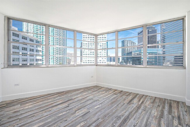 Building Photo - 801 Brickell Bay Dr