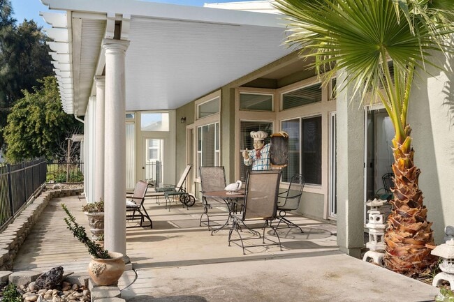 Building Photo - 139 Cedar Ridge Dr