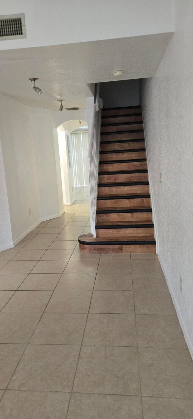 Building Photo - 4946 Leeward Ln