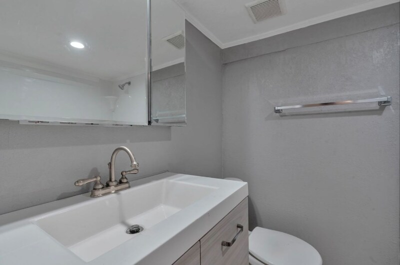 Building Photo - 4645 Newland St