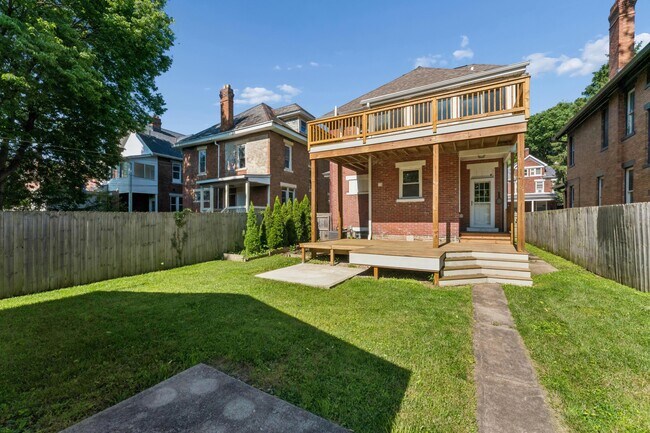 Building Photo - 382 Morrison Ave