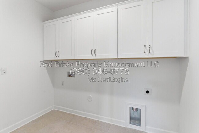 Building Photo - 4016 Dahlia Dr