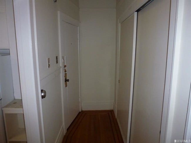 Building Photo - 1111 Jones St