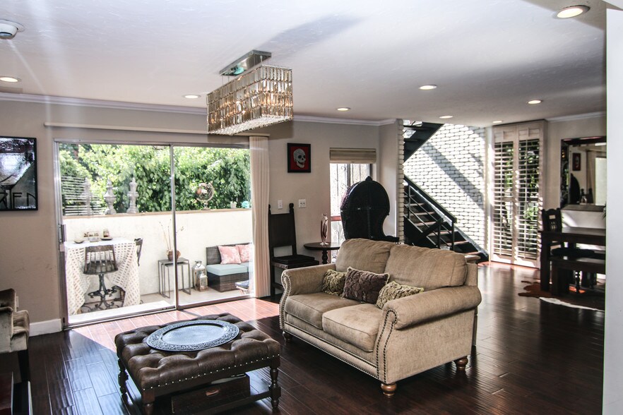 Building Photo - 5323 Coldwater Canyon Ave