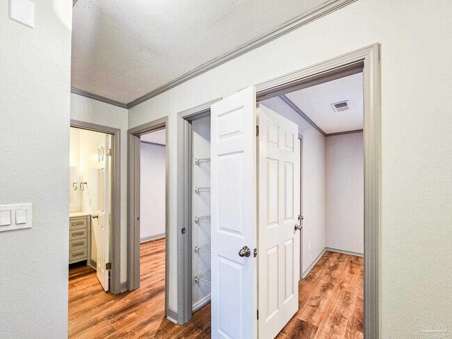 Building Photo - 4607 Lennox Pl