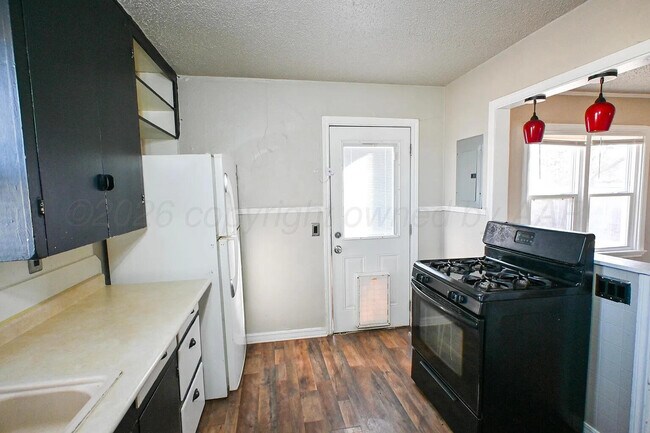 Building Photo - 1501 S Avondale St