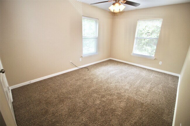 Building Photo - 612 E Castle Harbour Dr