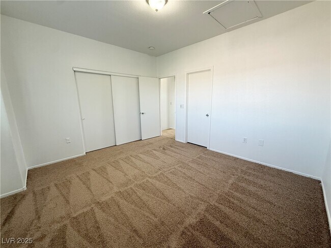 Building Photo - 5975 Barbosa Dr