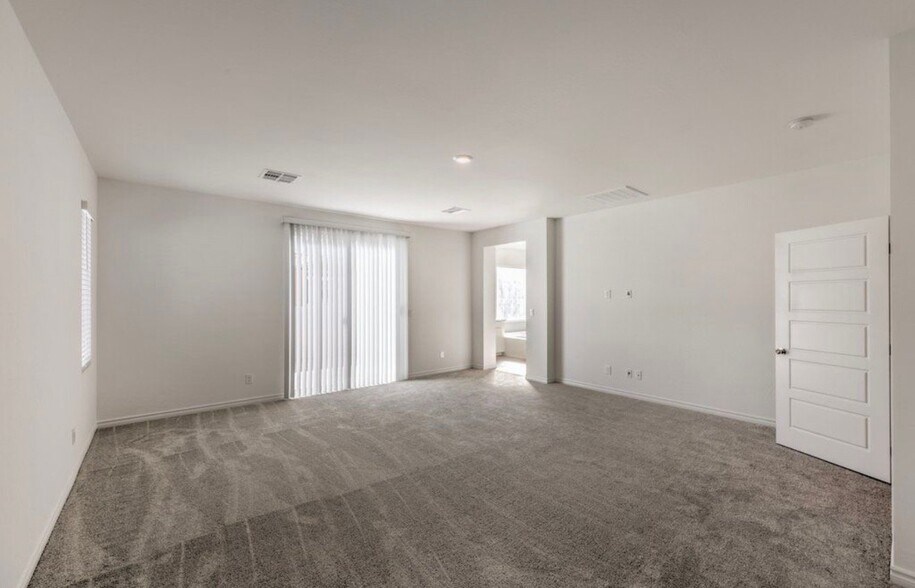 Building Photo - 4445 Panoramic View Ave