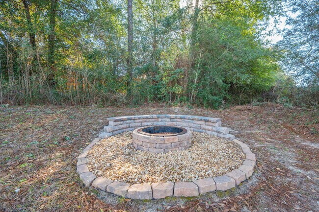 Building Photo - 667 Red Fern Rd