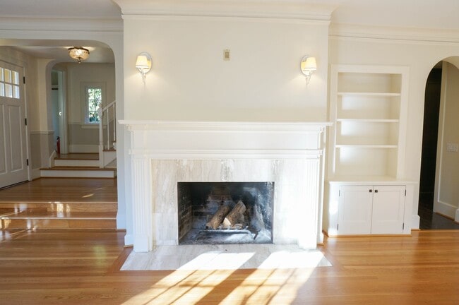 Building Photo - Dream Home in the Southwest Hills! Your Pa...