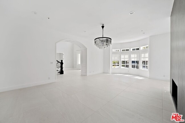 Building Photo - 2387 Stratford Cir