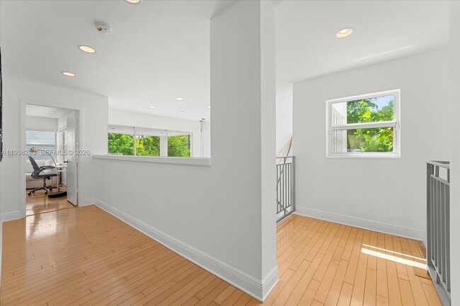 Building Photo - 2721 SW 22nd Ave