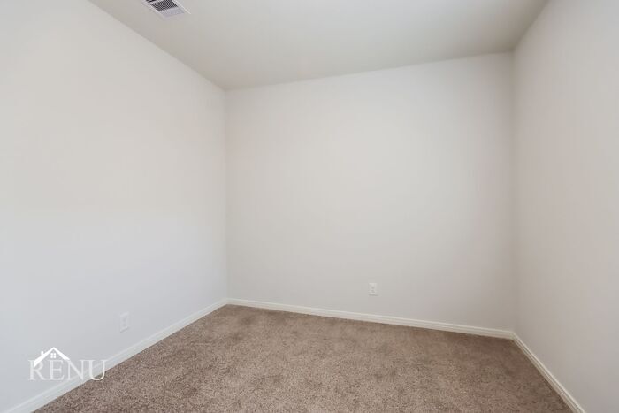 Building Photo - 10482 Sweetwater Creek Dr
