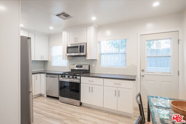 Building Photo - 1024 Maple St