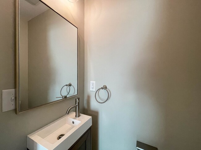 Building Photo - Beautifully Remodeled Two-Bedroom in Malve...