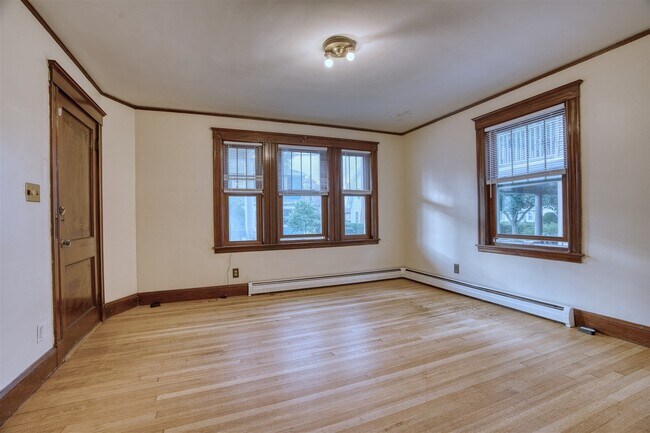 Building Photo - 29 Channing St