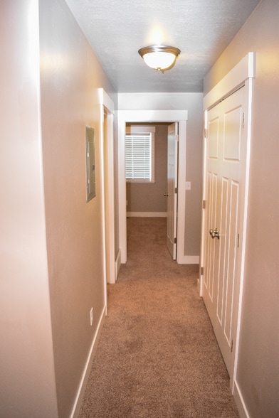 Building Photo - 466 E 2170 N
