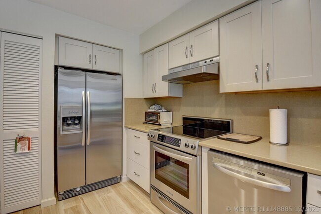 Building Photo - 19550 Sawgrass Dr