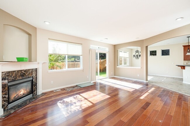 Building Photo - Stylishly updated 4 BedroHome in Park at C...