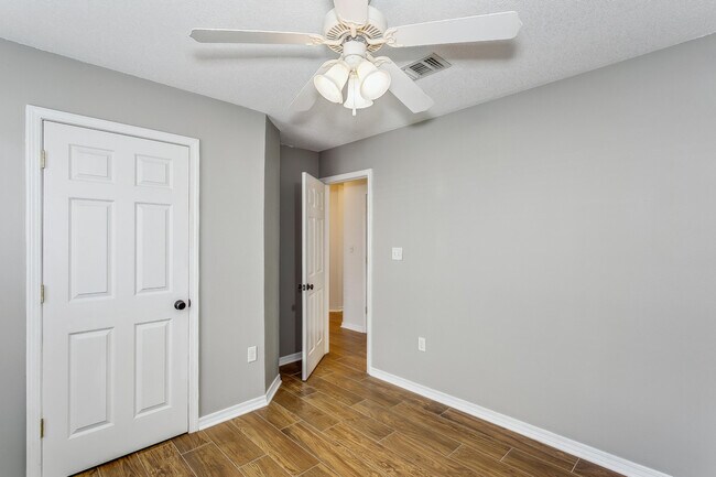 Building Photo - 2208 Seascale Ct