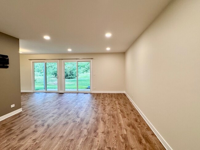 Building Photo - 205 Blossom Ct
