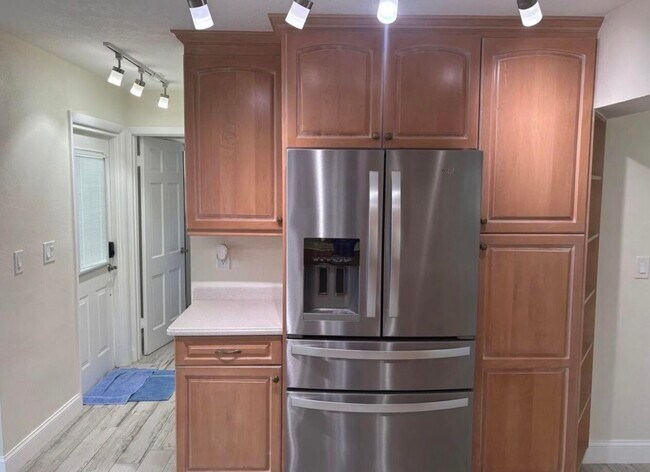 Building Photo - 3393 NE Sandra Dr