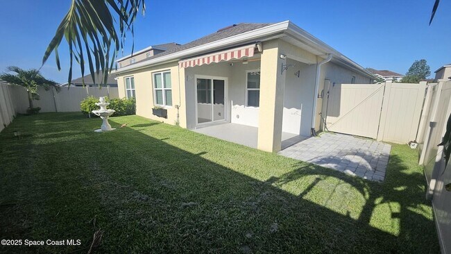 Building Photo - 965 Newton Cir