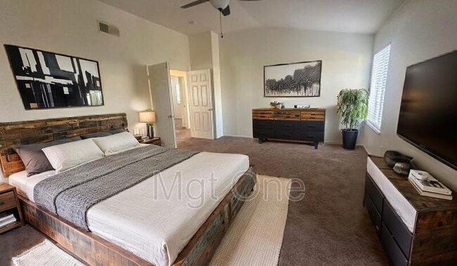 Building Photo - 3140 Crestline Dr