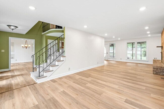 Building Photo - 108 Rolling Meadow Dr