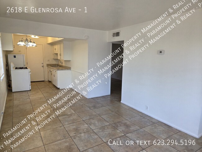 Building Photo - 2618 E Glenrosa Ave