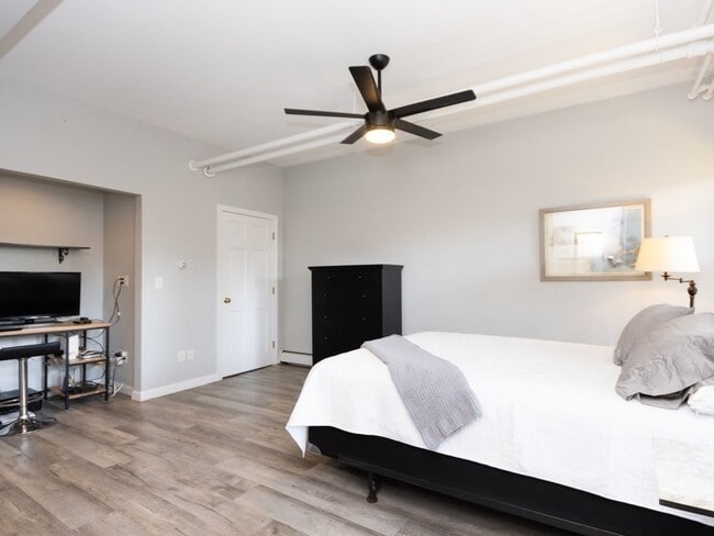 Building Photo - 45 Old Harbor St