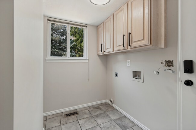 Building Photo - 11390 Mariposa Way