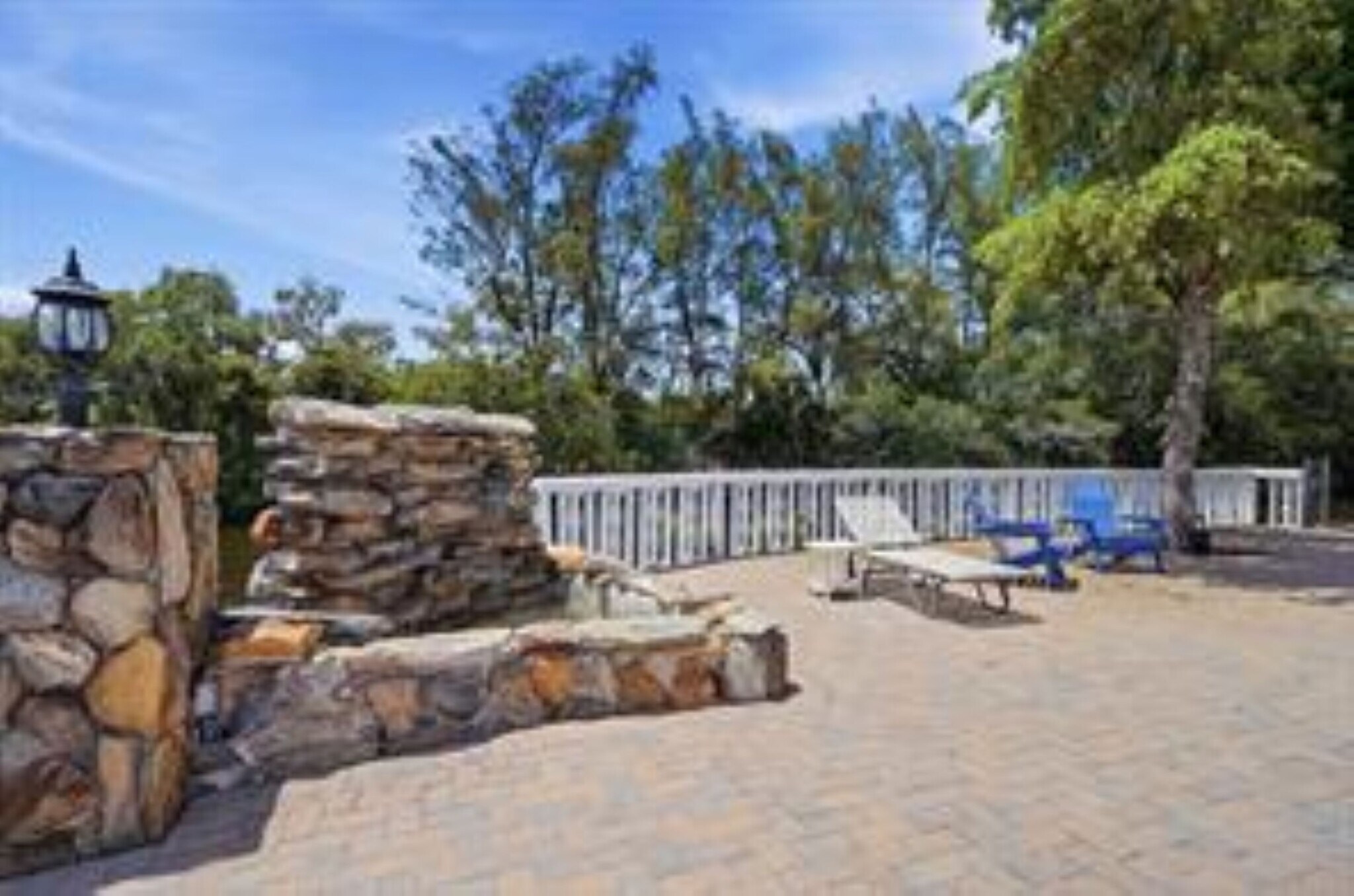 Building Photo - 1400 NE 57th St