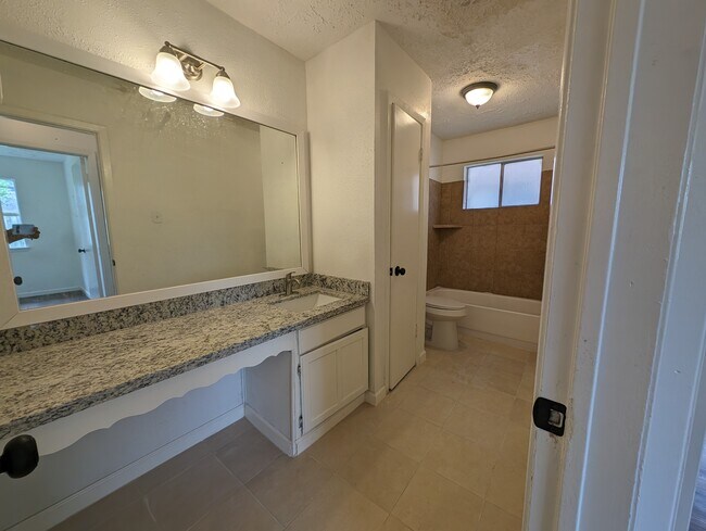 Building Photo - 16311 Thistleglen Drive