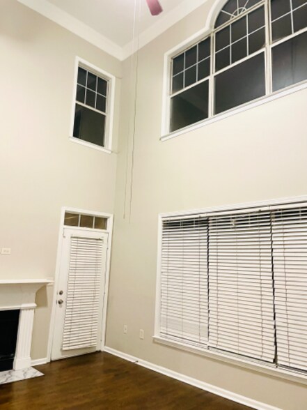 Building Photo - 518 Sandringham Dr
