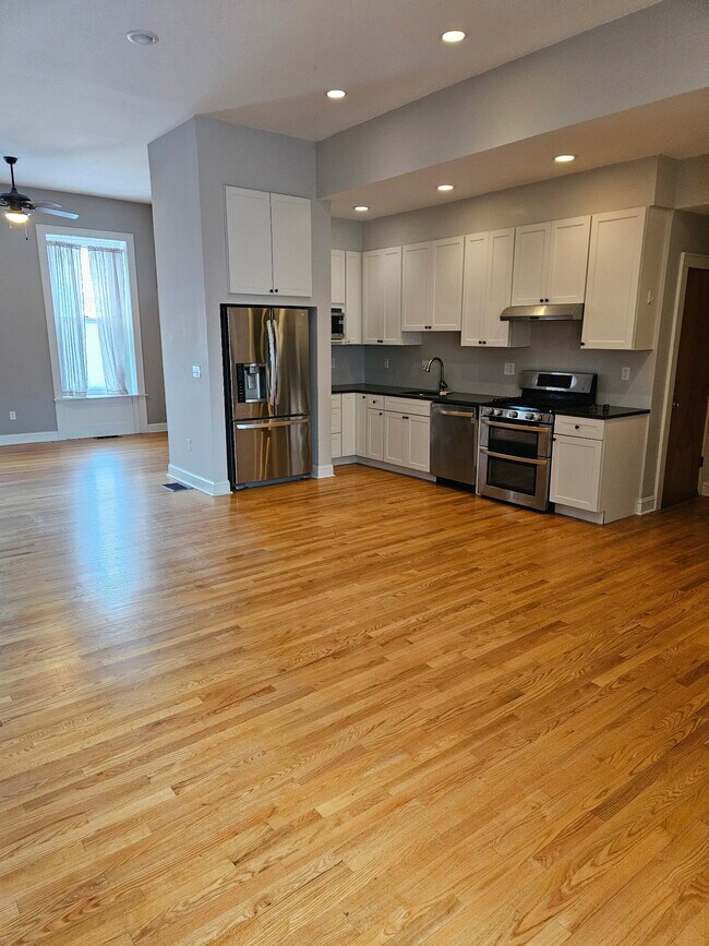 Building Photo - 108 3rd St