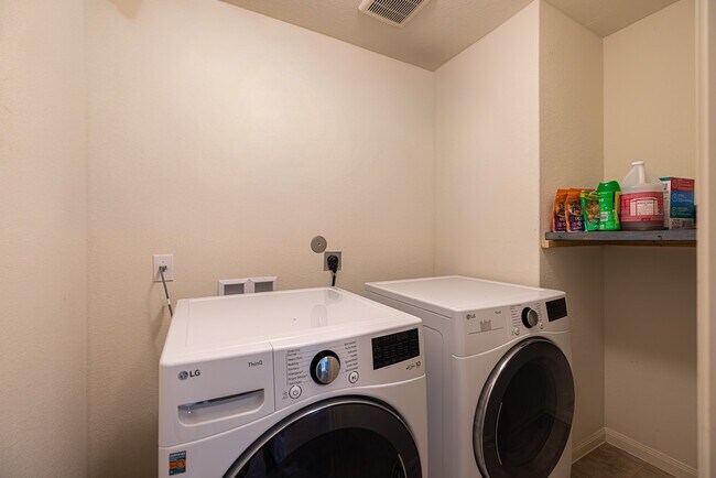 Building Photo - 10814 Spring Brook Pass Dr