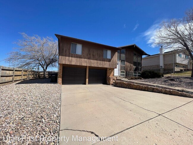 Building Photo - 4 br, 2.5 bath House - 2270 W Skyview Dr