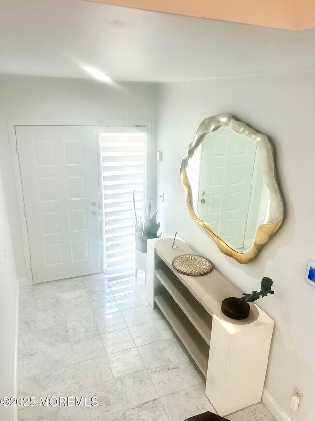 Building Photo - 5 Sea Breeze Ct
