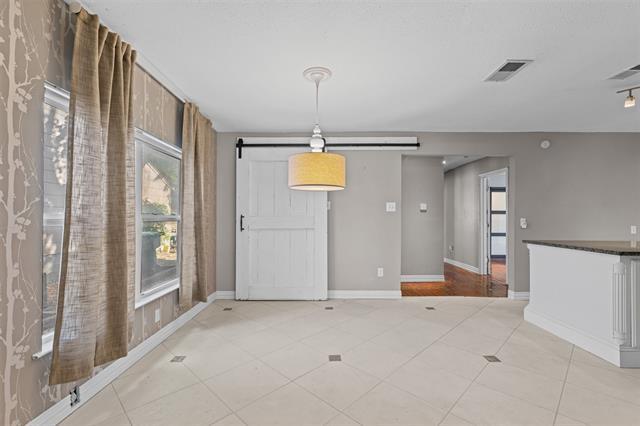 Building Photo - 2117 W Lotus Ave